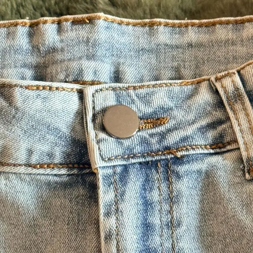Light Wash Distressed Frayed Hem Denim Shorts MEDIUM NEW